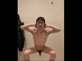 顔出し　男子高校生　全裸になってスクワット　お尻まで丸見え　無修正　変態　素人